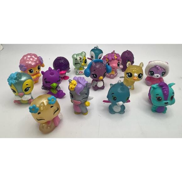 Lot of 15 Assorted Glittery Hatchimals Colleggtibles Figures - Picture 1 of 4